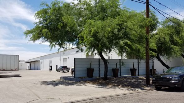 INDUSTRIAL WAREHOUSE FOR LEASE BY OWNER. CROSS DOCKS. NEXT TO AIRPORT.
